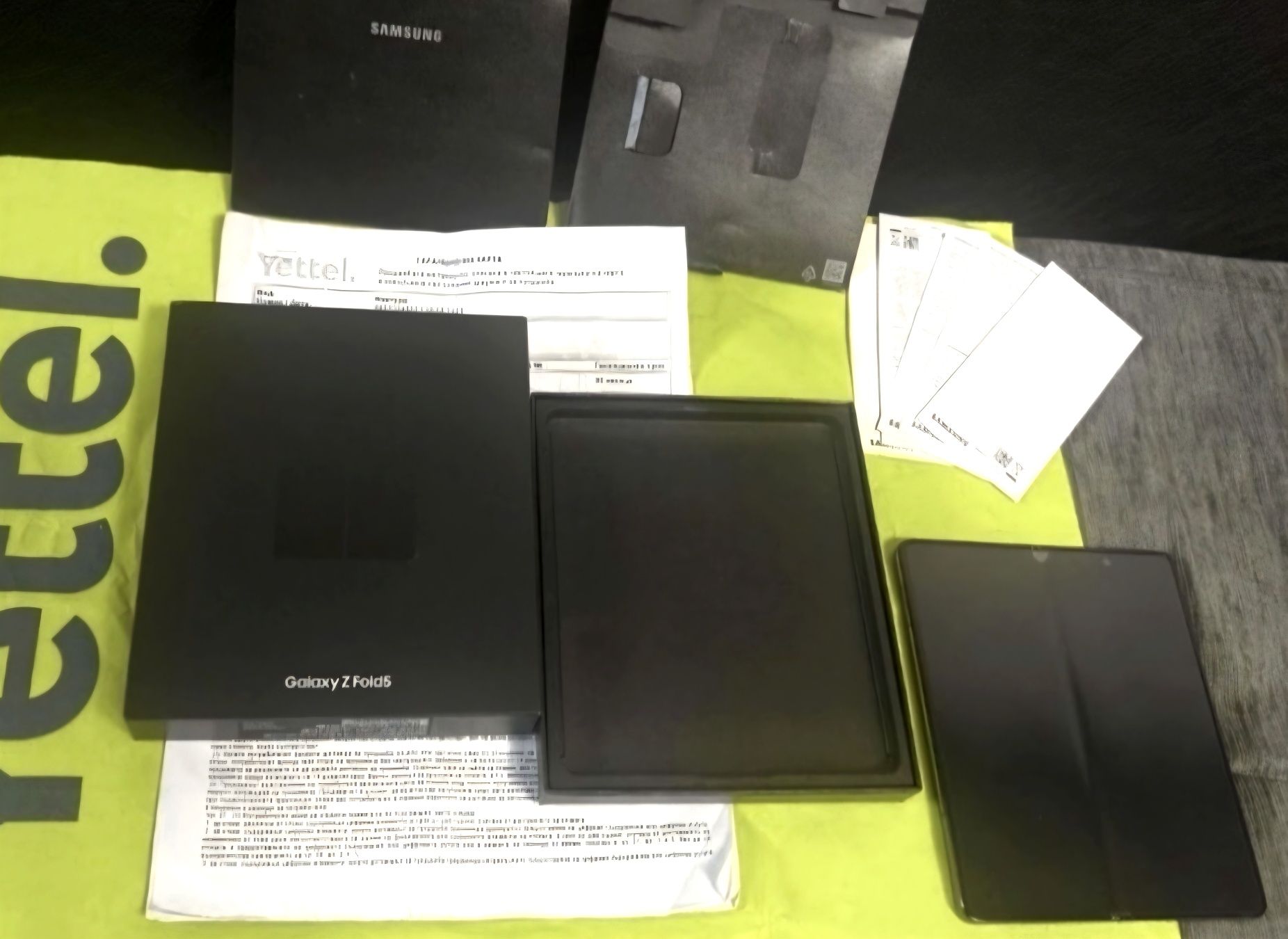 КАТО НОВ 256GB Samsung Z Fold 5 Yettel Гаранция 3г. 2026 Black / Черен