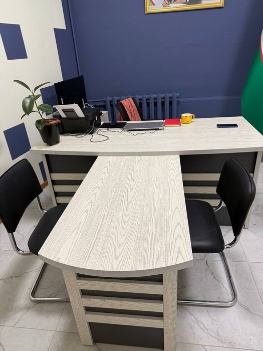 Красивая современная офисная мебель