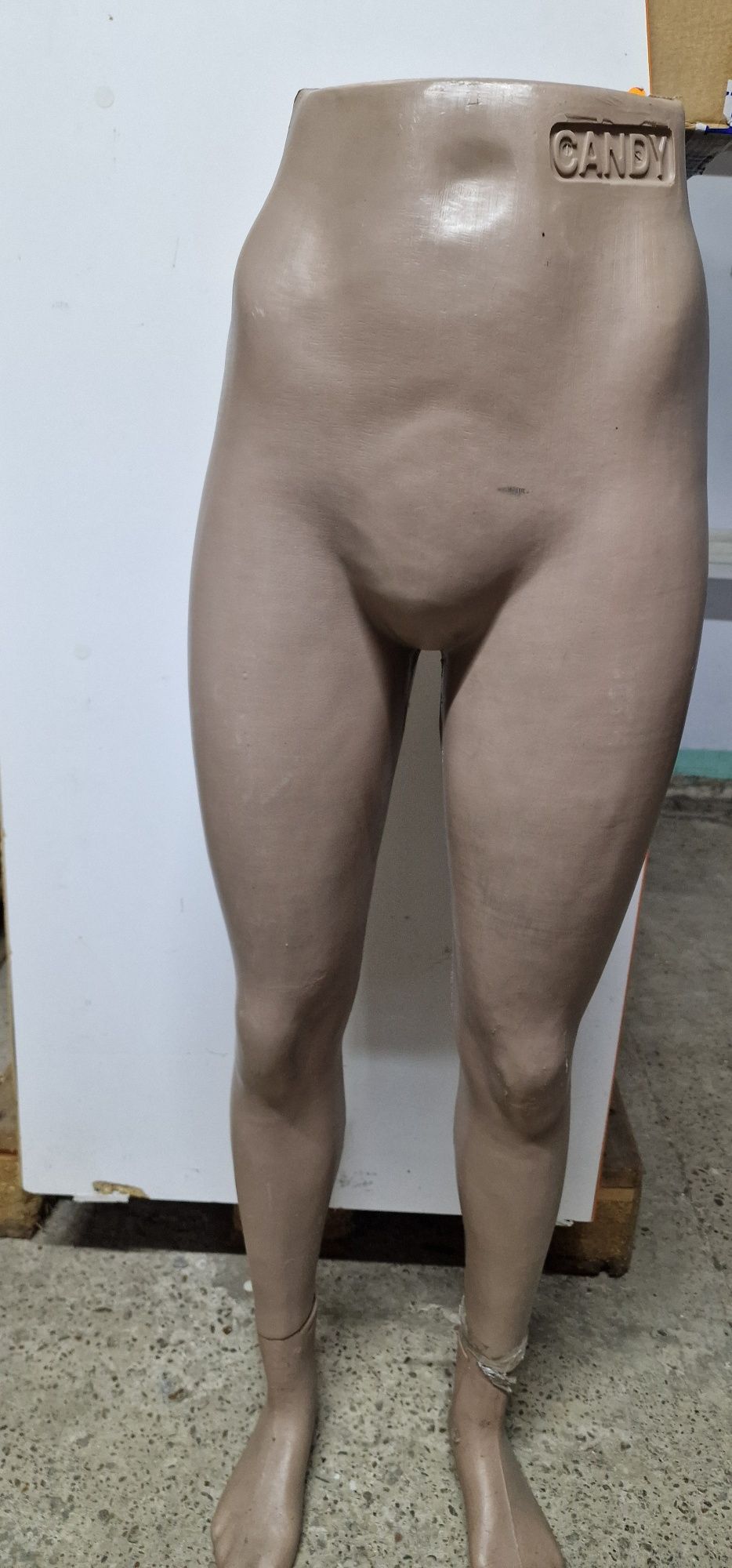 Vand manechini de dama, barbati si copii