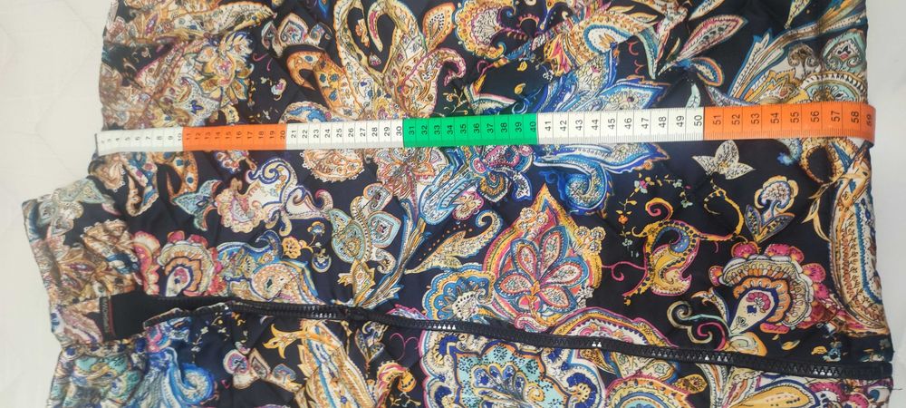 Цветно дамско якенце, подходящо за есента и зимата