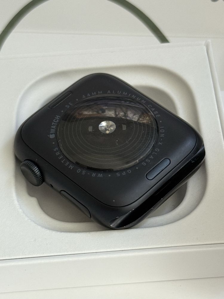 Apple watch se2 44мм