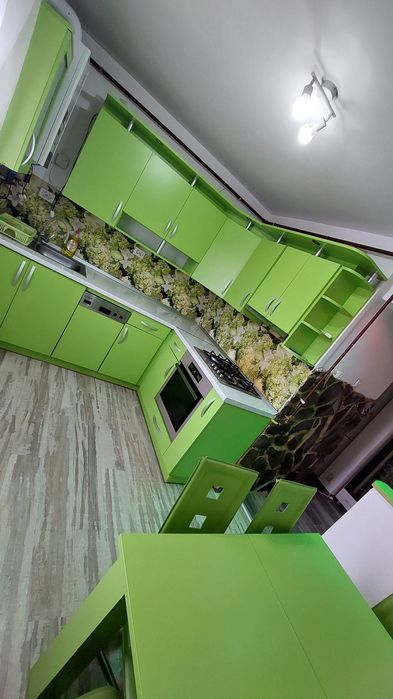 Vând apartament decomandat, 3 camere, 2 băi – 65 mp utili, balcon de 5