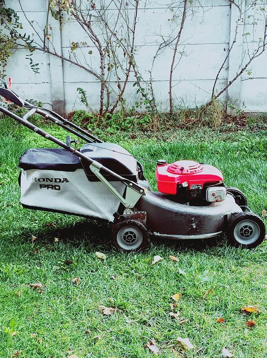 Mașină autopropulsată de tuns iarba HONDA PRO, model HRH 536 HXE