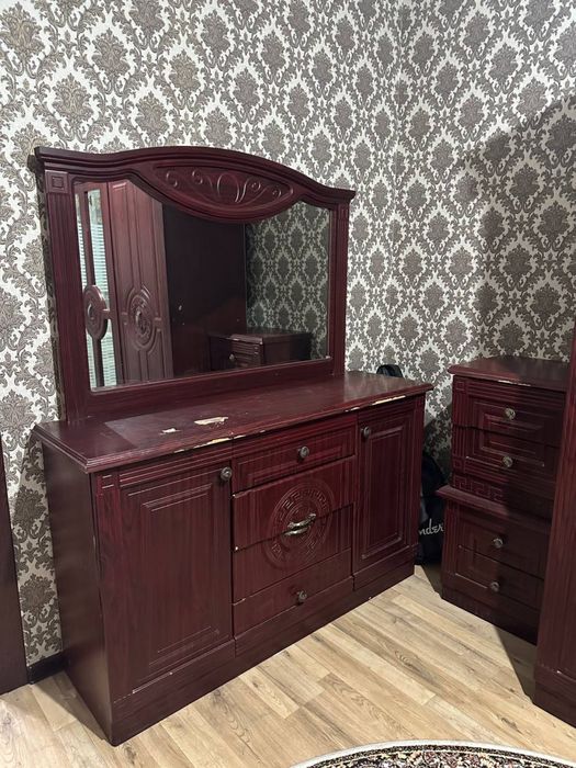 Спальный гарнитур сатылады.