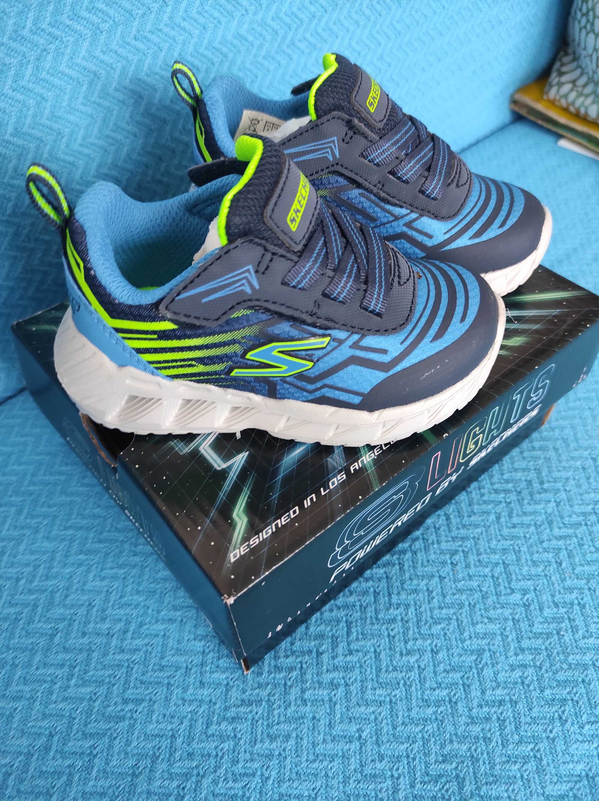 Детски светещи маратонки Skechers lights 21