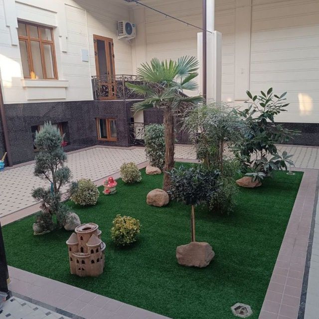 Archalar. Gazonlar. Gullar. Landshaft dizayn