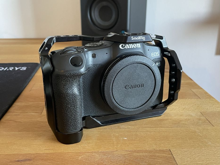 Oferta!! Canon R8 cu Cage si 4 baterii