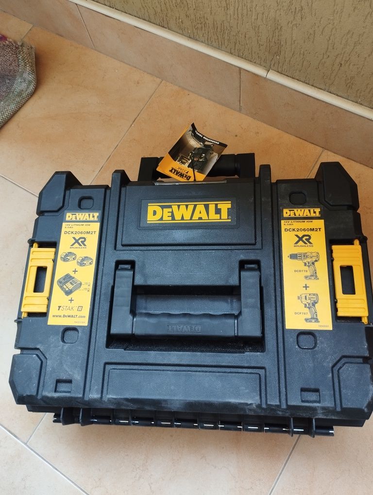 Винтоверт комбиниран и импакт DeWALT, чисто нови 18V 4 Ah Деволт