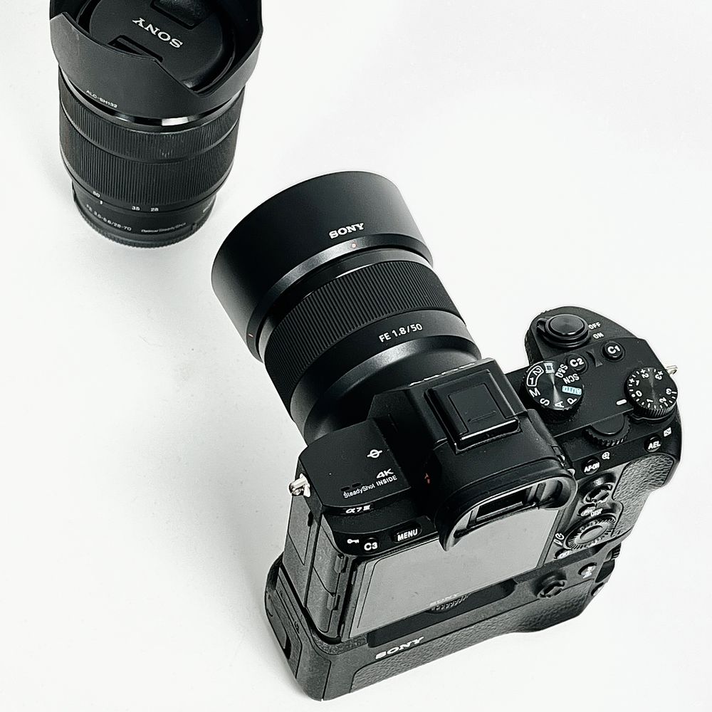 SONY A7III с грип, обективи и гаранция