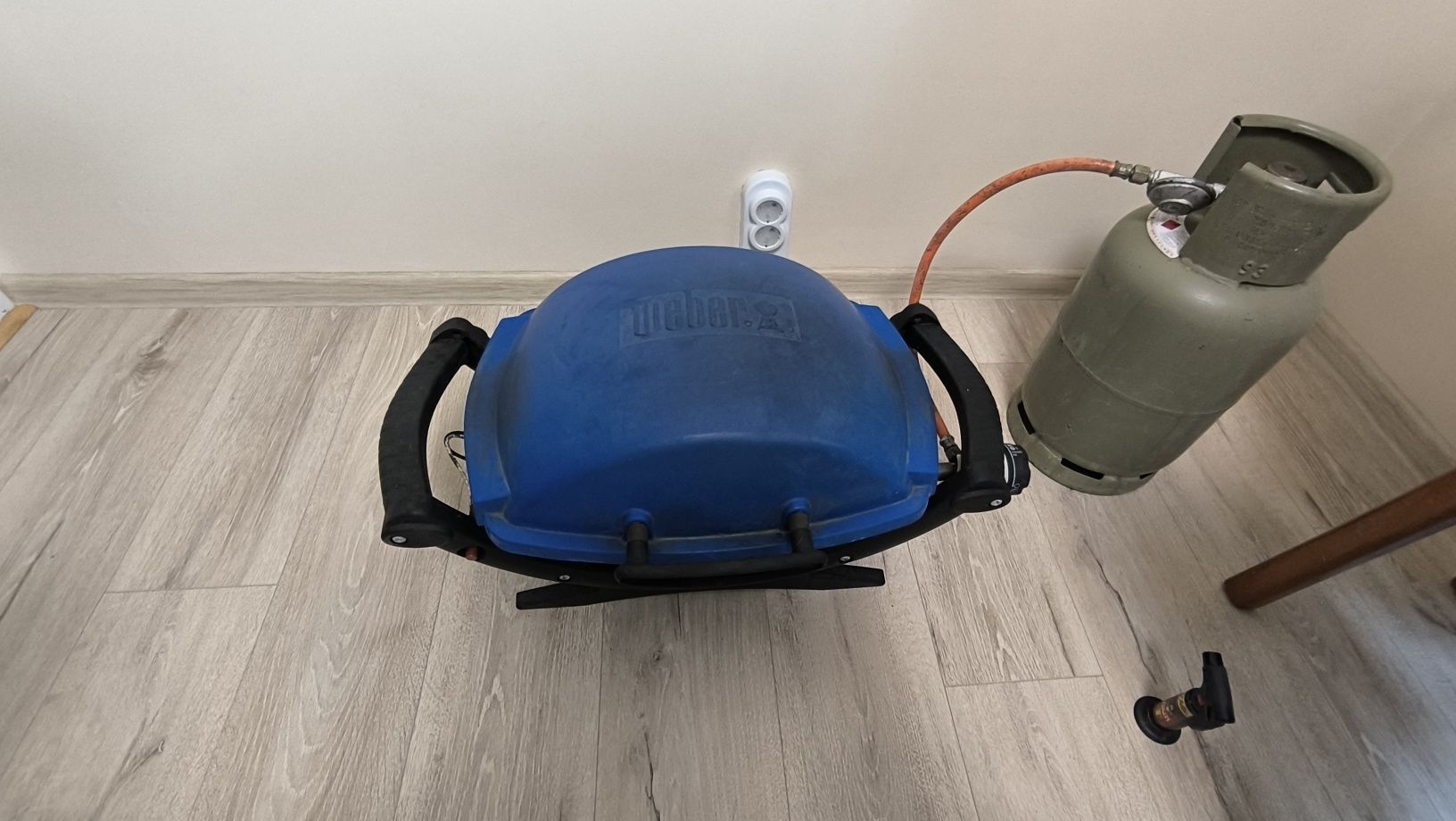Weber Q 100 газово барбекю