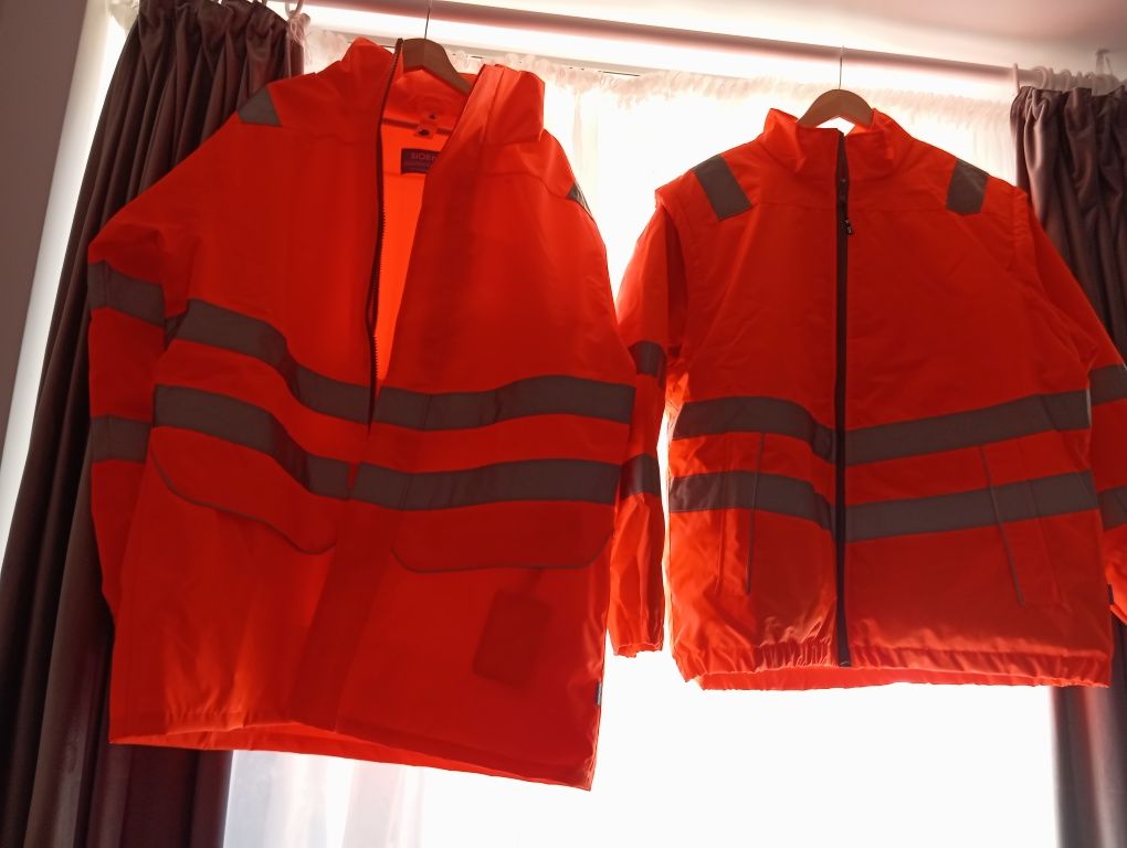 Vand geaca de serviciu