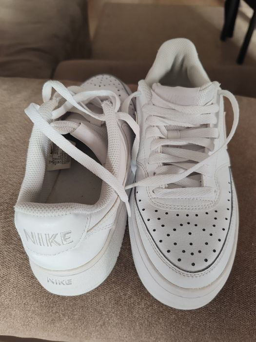 Бели маратонки Nike