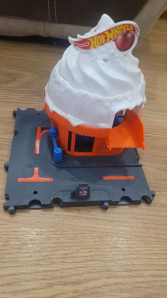 Писти на хот вилс Hot Wheels