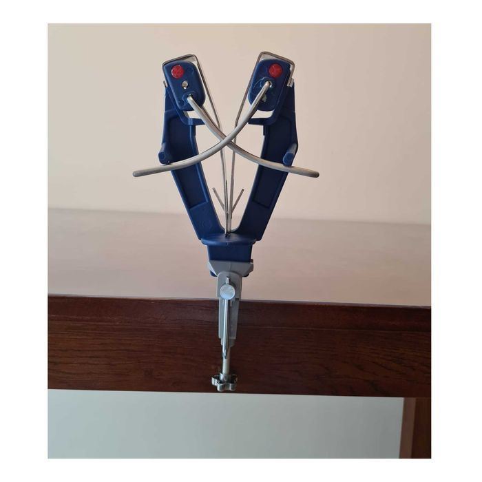 Dispozitiv ascutit cutite prindere tip menghina pentru blat maxim 25mm