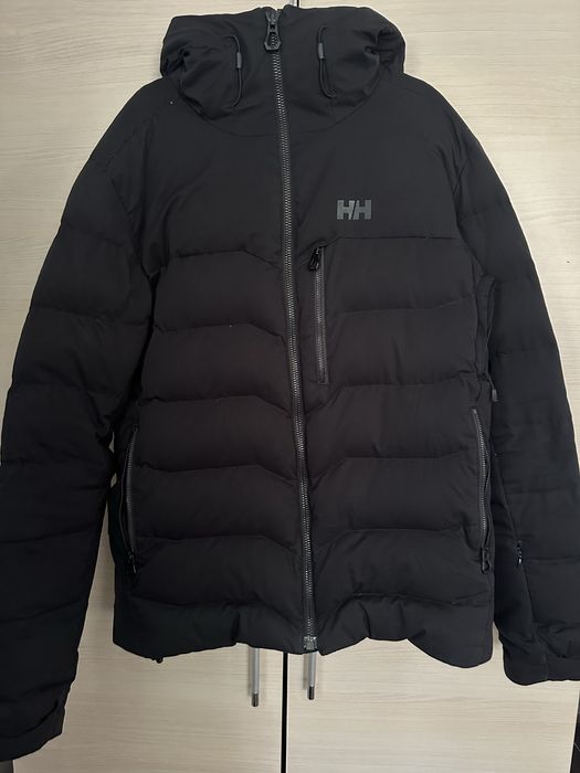 Vând geaca Helly Hansen