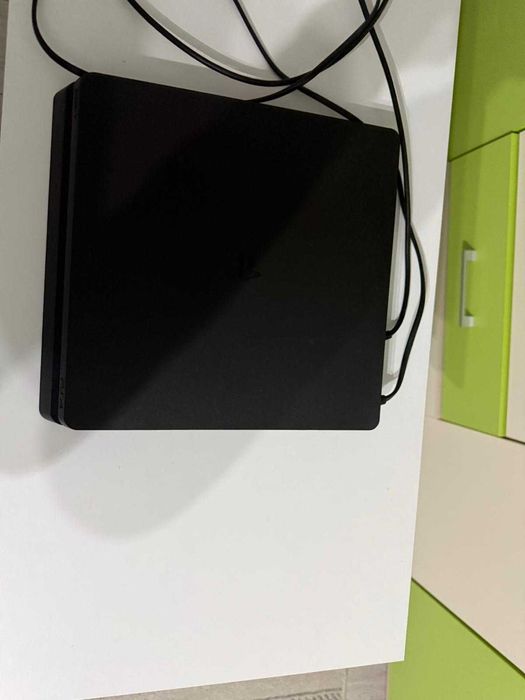 Vand ps4 slim de un TB in stare buna