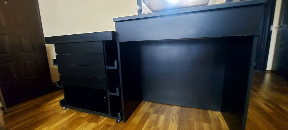 Masa machiaj cu oglinda și noptiera