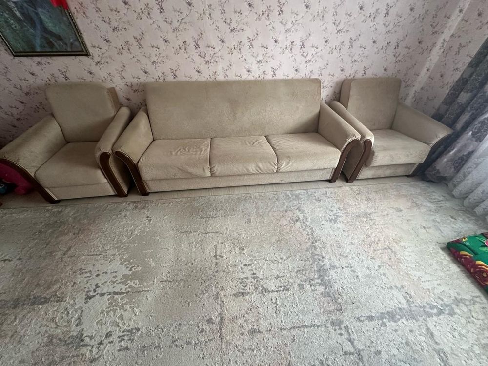 Продам Диван плюс два кресло