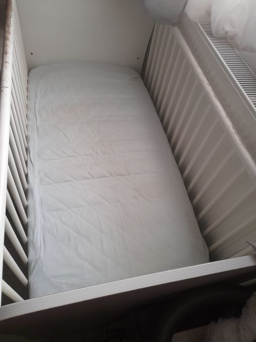 Vând pătut de copii  cu sertare si sistem legan