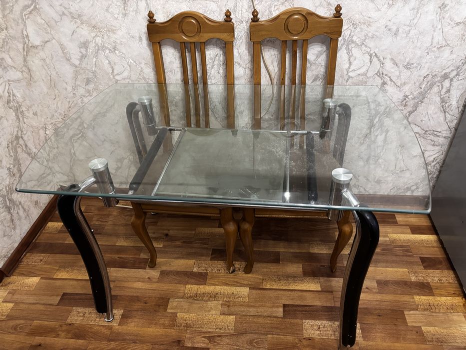 Стол стеклянный