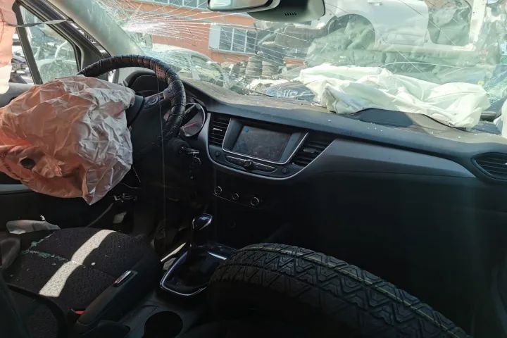 filtru de particule sonda lambda kit pornire ambreaj volanta  navigatie plafoniera torpedou  Opel Crossland X an 2018, motor 1.2 benzina cod motor HN01 (B12XHL)   Dezmembrez