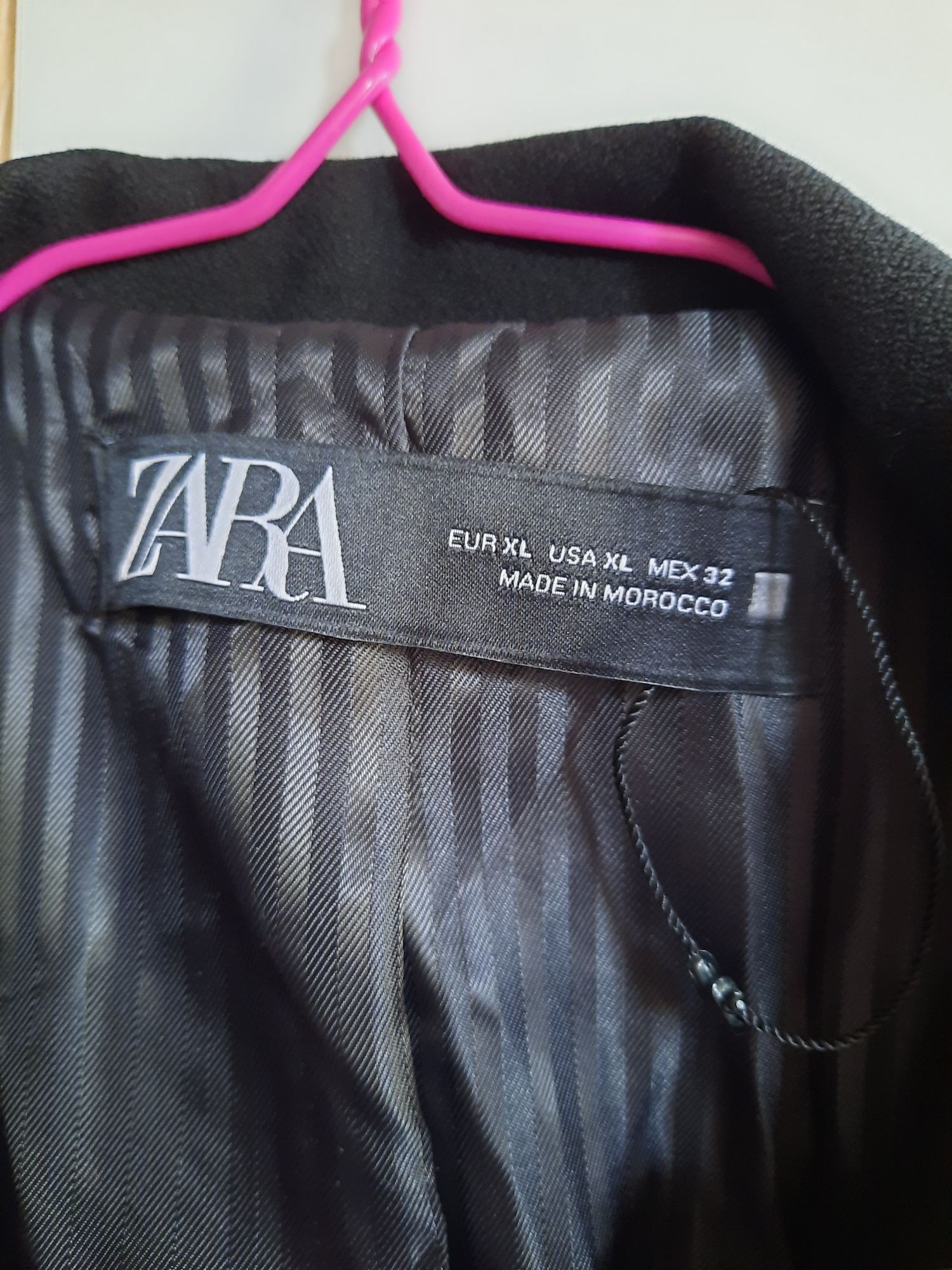 Дамско вталено сако Zara