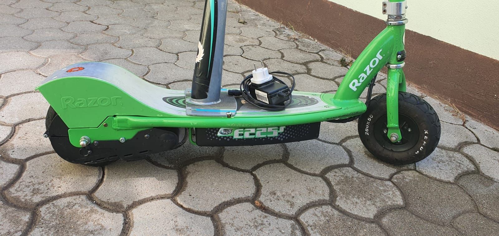 Scuter electric razor