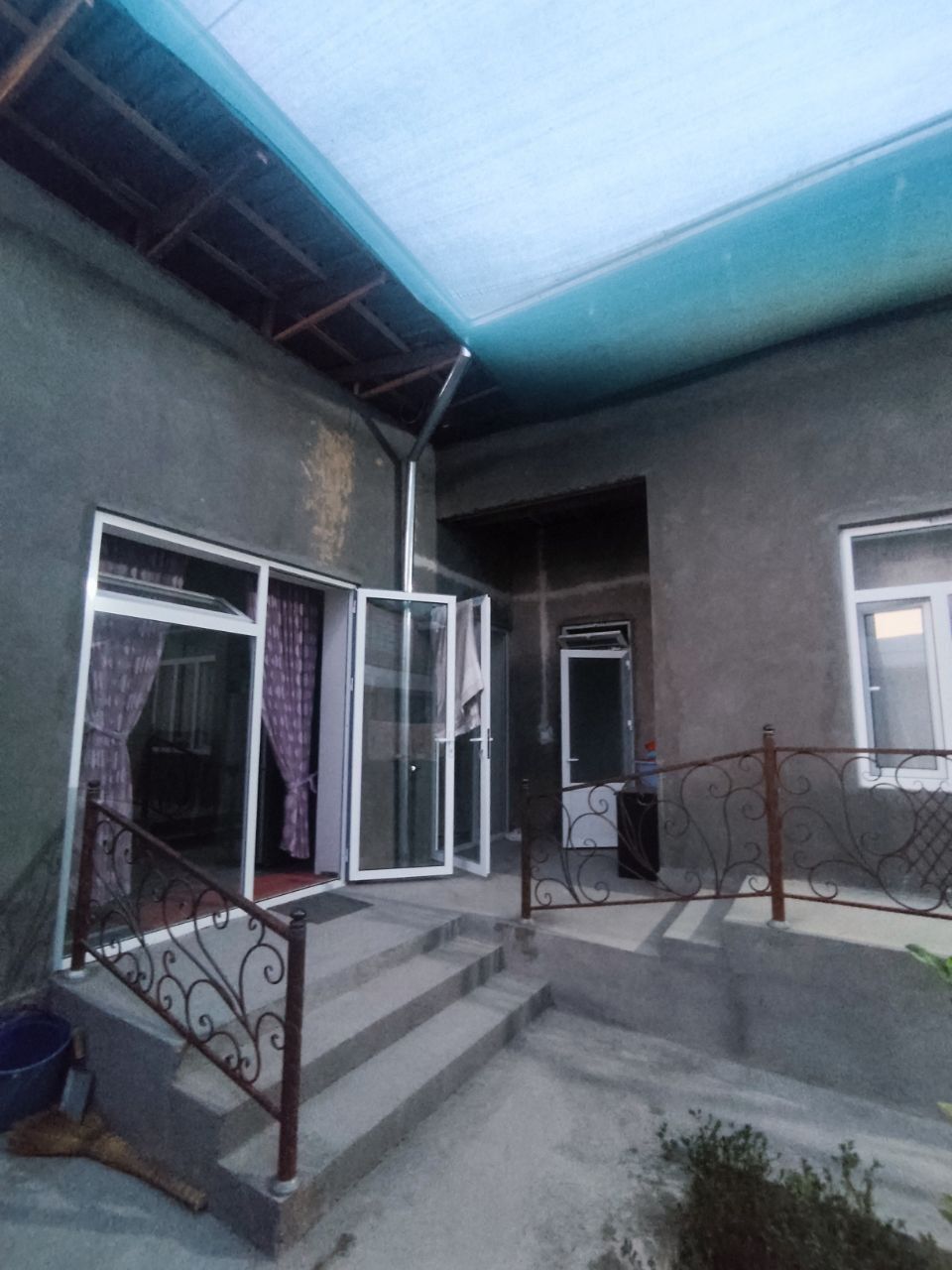 Уй сотилади  Куктерак бозордан утгандан кегин