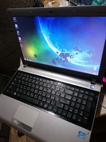 Ноутбук на i3 процессоре Самсунг