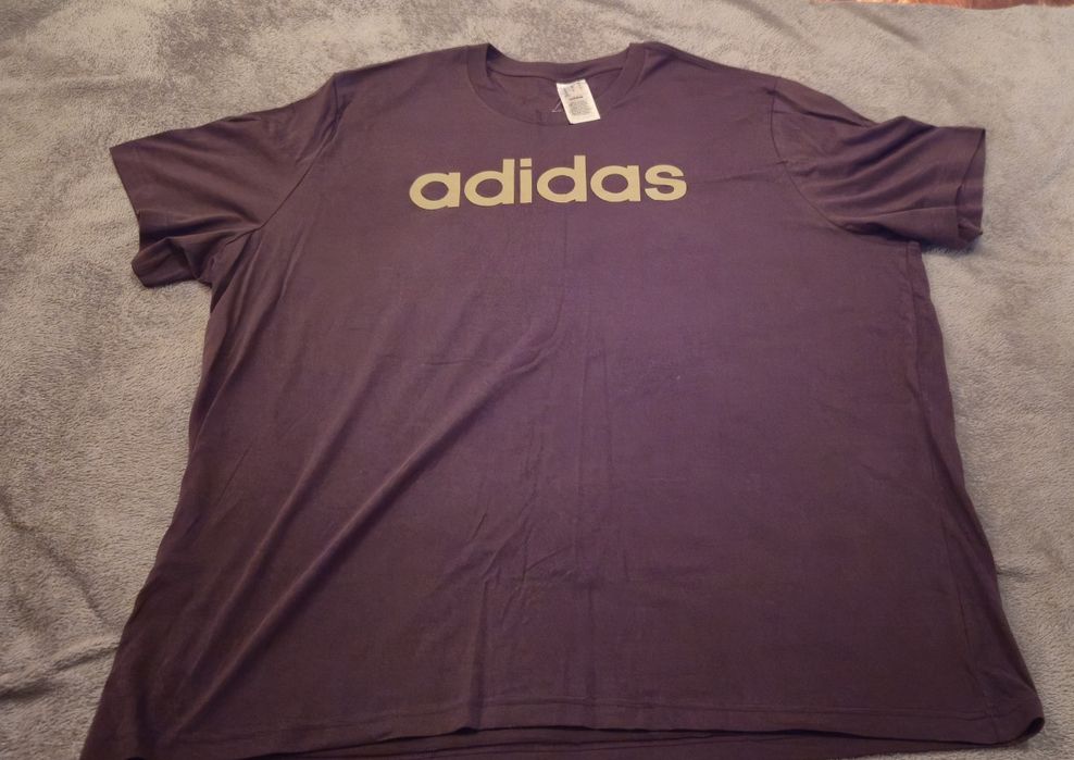 Чисто нова голяма тениска Adidas