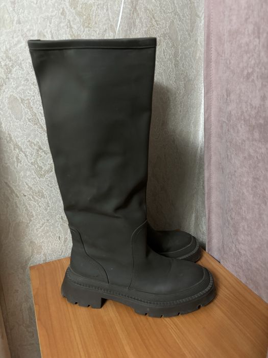 Продам женские сапоги