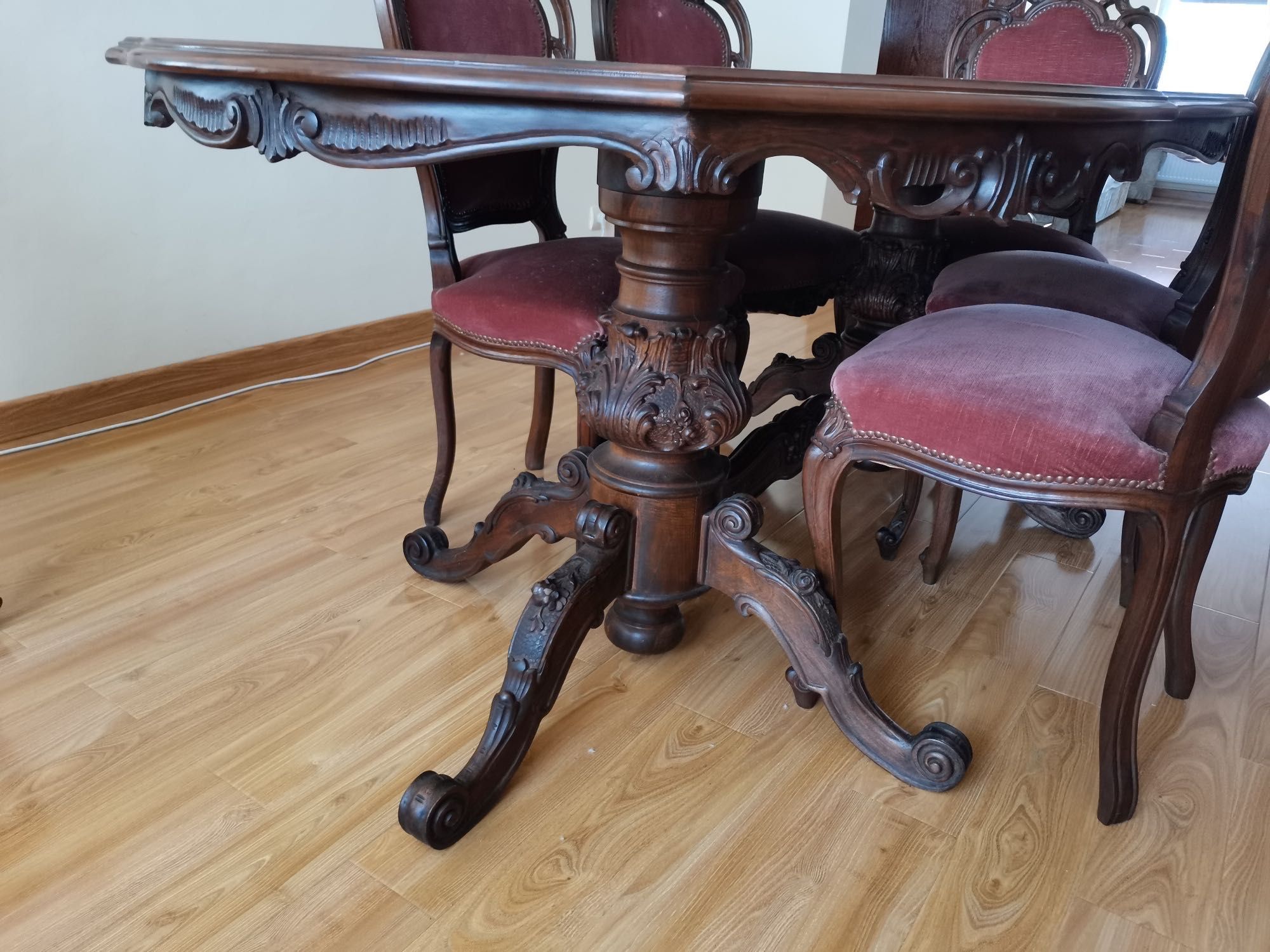 Vand masa si 6 scaune stil baroc