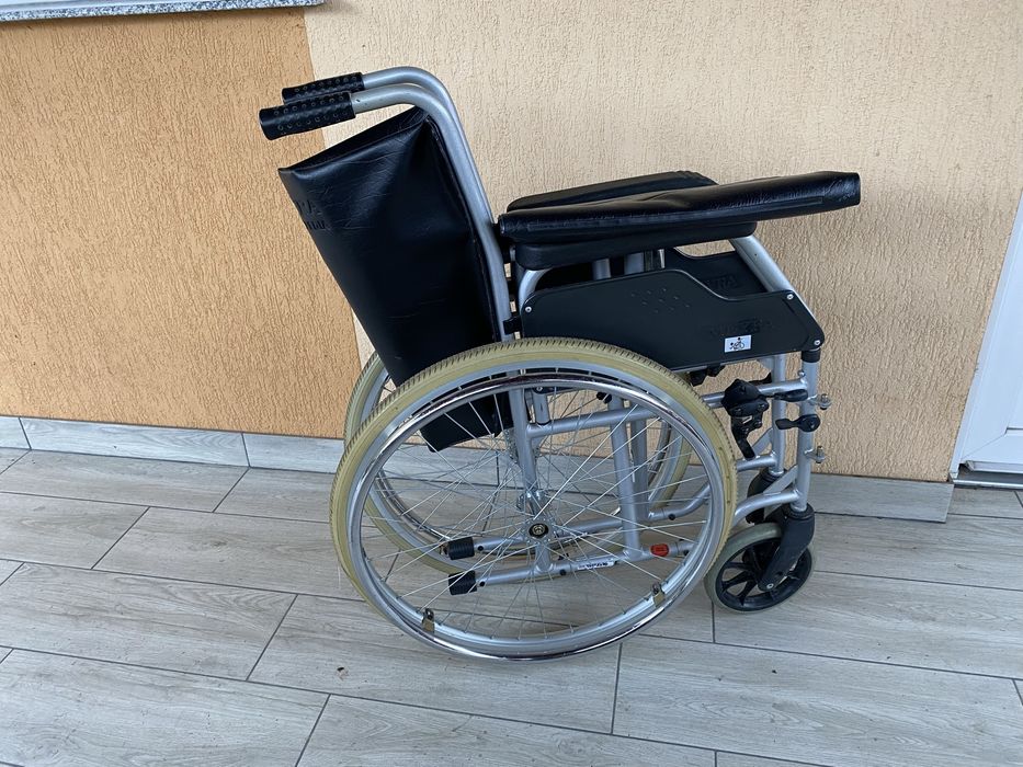 Vand cărucior handicap in stare perfecta de functionare