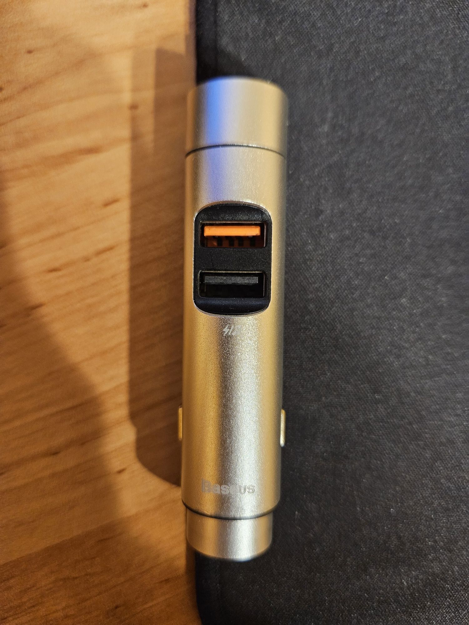 FM трансмитер и зарядно за кола с Bluetooth и 18W Quick Charge