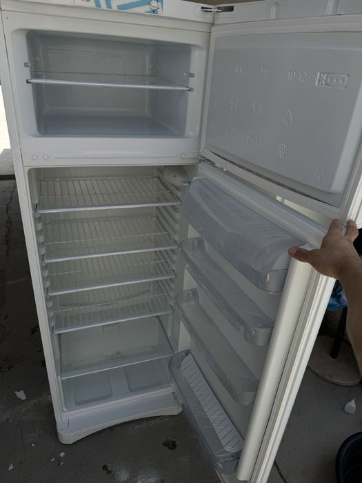 Xaladelnik indesit