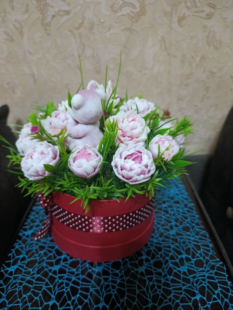 Очаровательная композиция цветов из мыла!