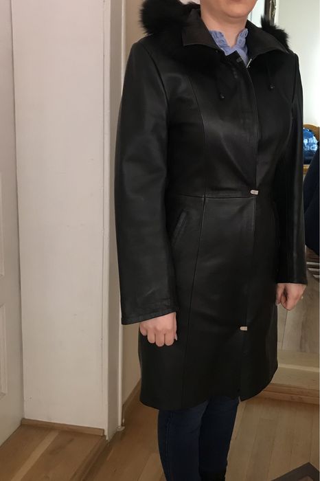 Haina de piele ca noua