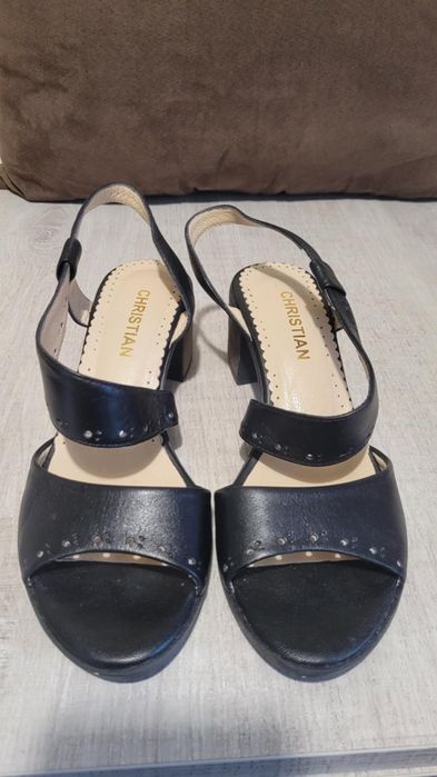 Елегантни сандали естествена кожа