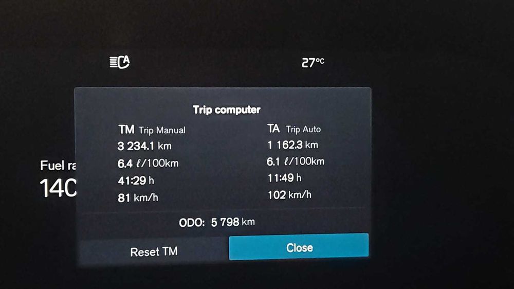 Volvo XC40 PLUS DARK B3 model vin 2026 (iulie 2025 - 8000KM)