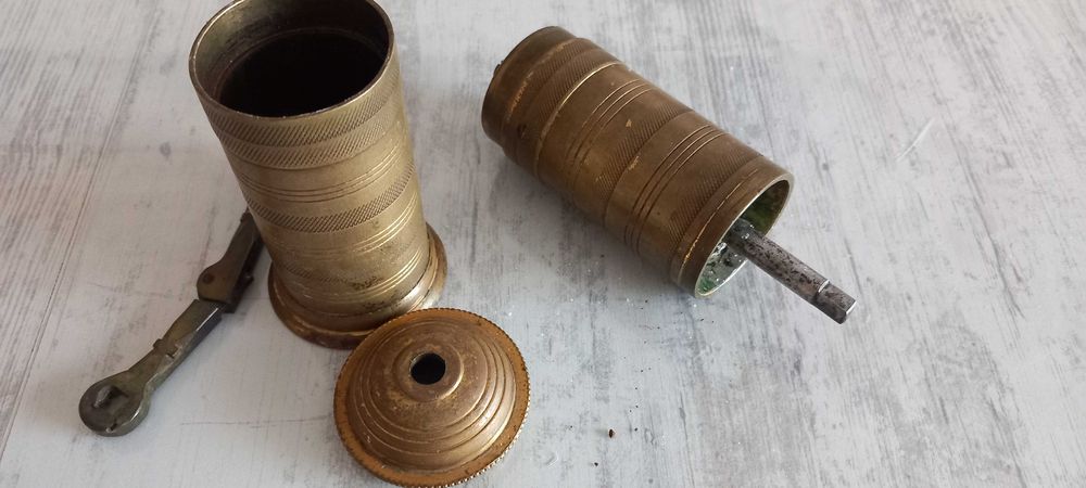 Ръчна мелничка за кафе