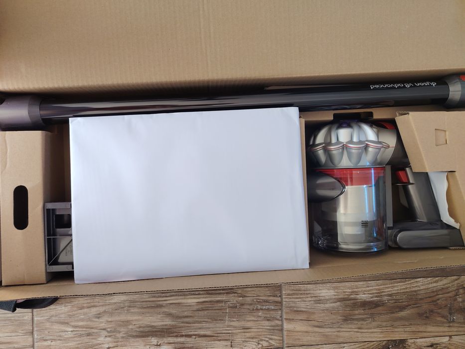 Ново!! Прахосмукачка Dyson v8 advanced