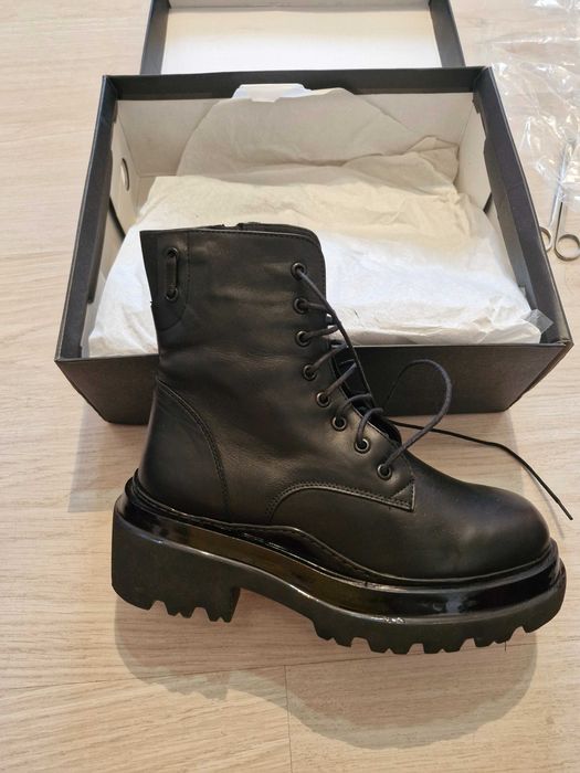 Продам новые женские зимние кожаные ботинки 40рм