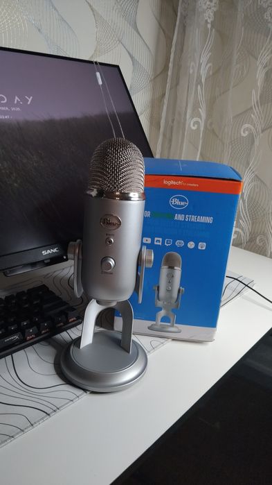 Микрофон Logitech Blue Yeti Silver