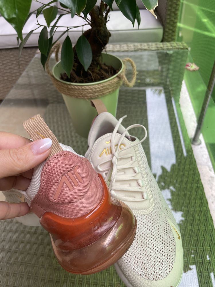 Модел: Air Max 270 (GS) изключително красиви