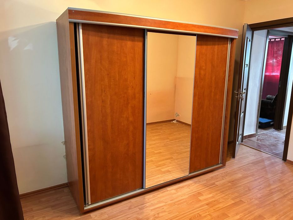 dulap sifionier cu 3 usi glisante si oglinda