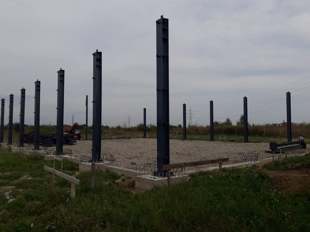 Vând structură metalică la 10.000 €, preț informativ.