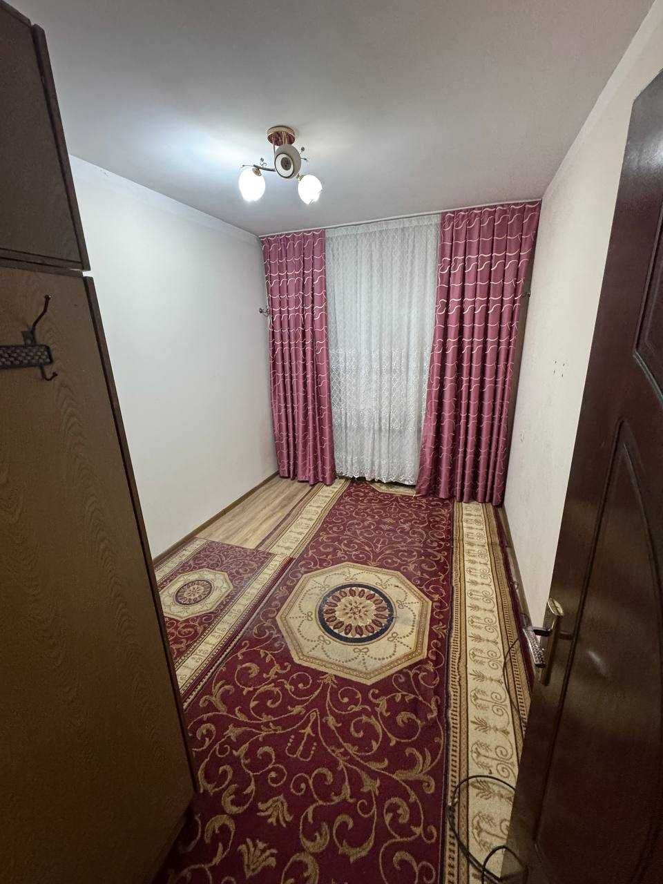 продаётся 3 комнатная квартира 1 этаж Сергели 5 а метро 3 бекат