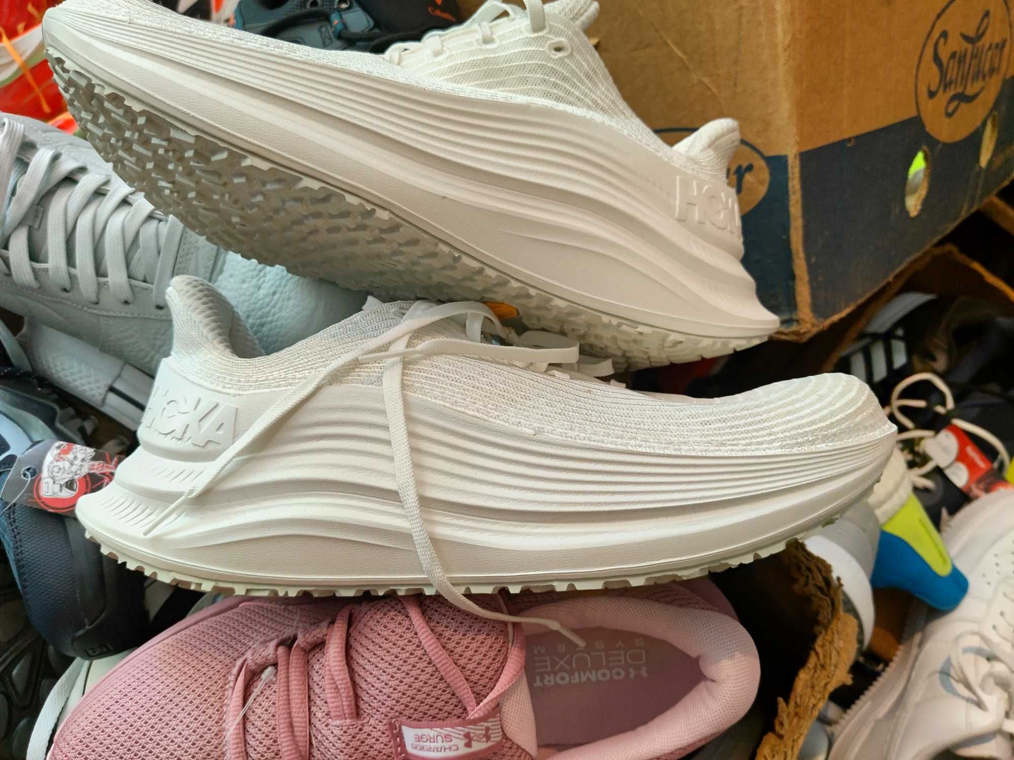 hoka one one thoughtful creation 42 2/3 si 46 2/3