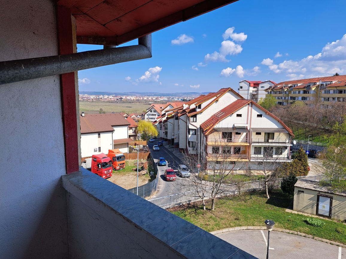 Apartament în bloc tip vila