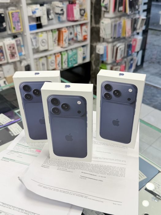 Apple iPhone 17 Pro 256GB Deep Blue Чисто Нов